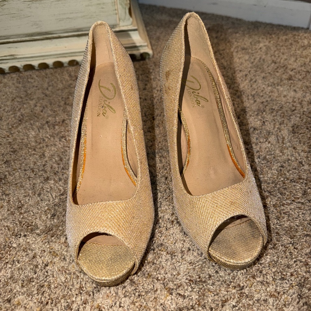 Diba Women's Beige Peep Toe Heels